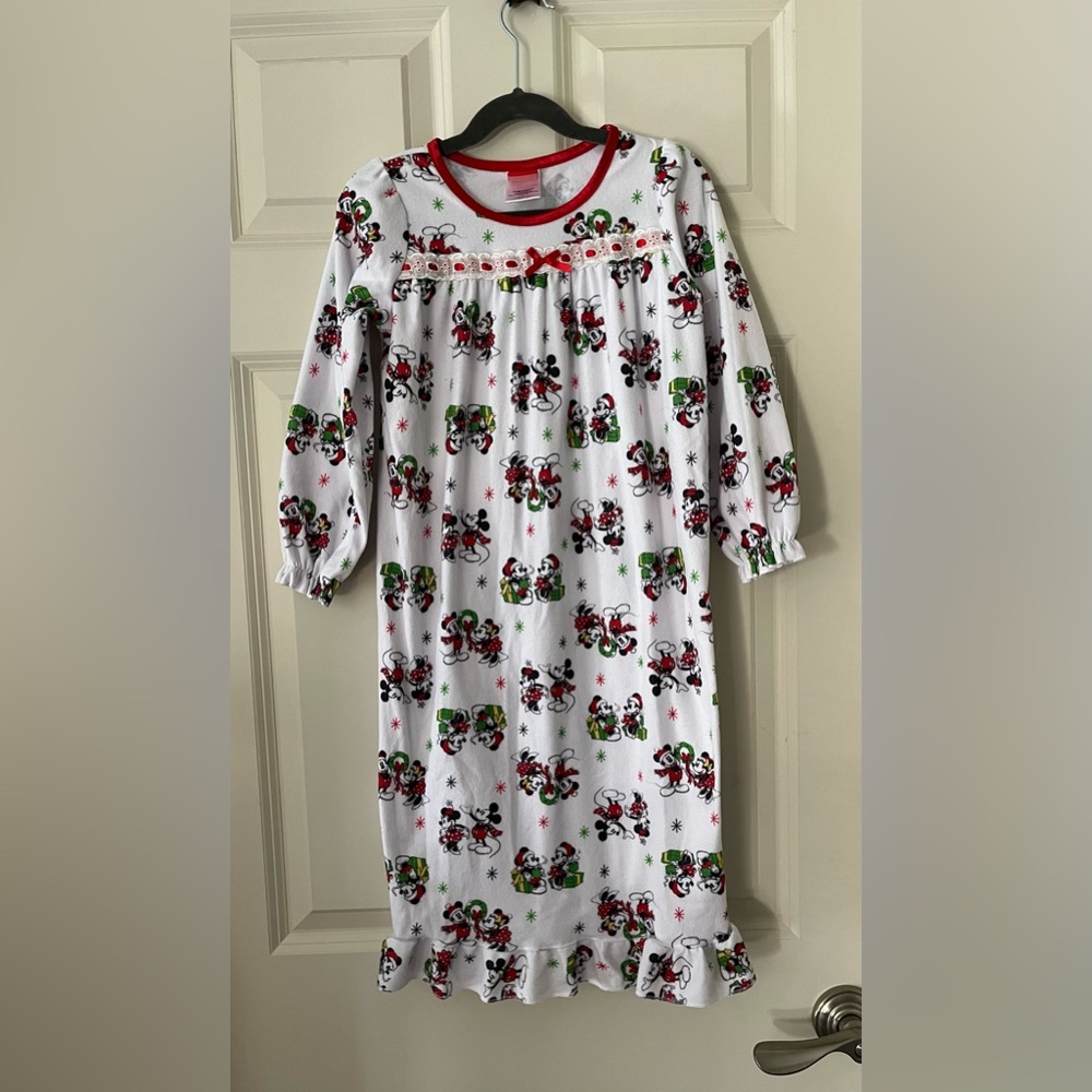 Girl’s Disney Mickey Minnie Mouse Santa
Christmas Holiday long Nightgown Size 6